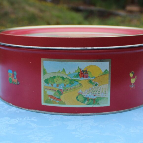 Rustic Round Metal Container with Heartwarming Family Imagery - ECU - Picture 7 of 8